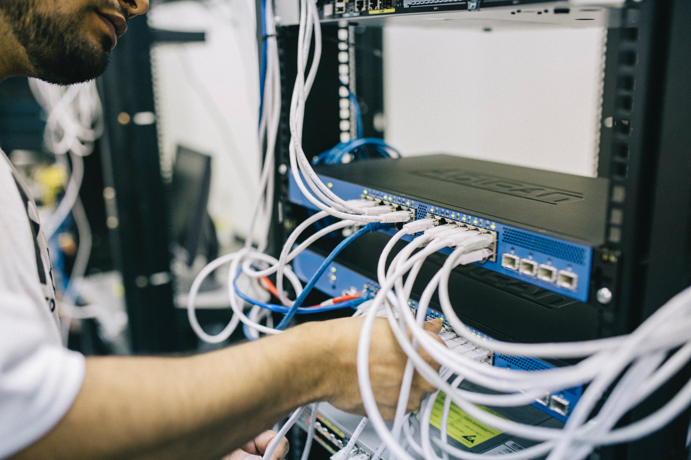 What are the benefits of a fibre leased line?